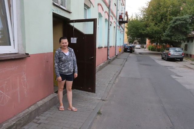 Paulina Kosior obawia się o bezpieczeństwo swoich dzieci. Wraz z innymi mieszkańcami zgłaszała problem władzom miasta.