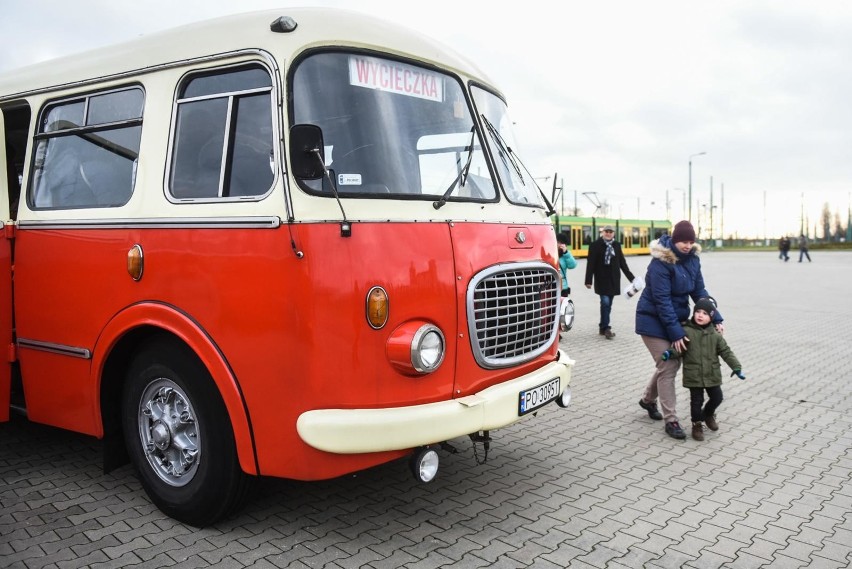 Linie turystyczne wykorzystujące zabytkowe autobusy i...