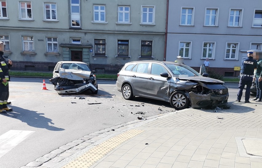 Kolizja dwóch samochodów na ul. Paderewskiego w Słupsku we...