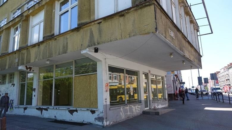 Od zamknięcia salonu EMPiK przy ulicy Zwycięstwa minęło już...
