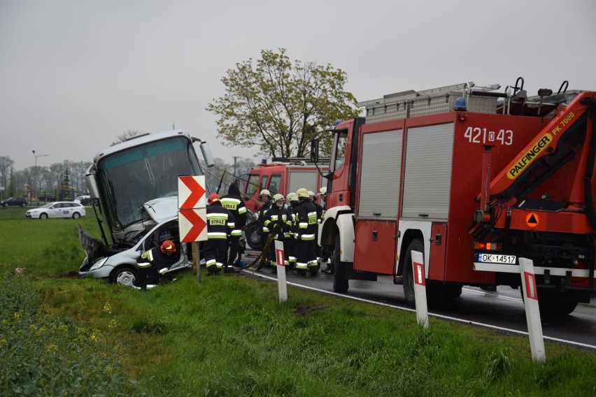 Krajowa 45 w miejscu wypadku jest zablokowana.