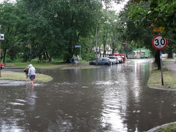 Burza na Śląsku : już grzmi i pada deszcz....