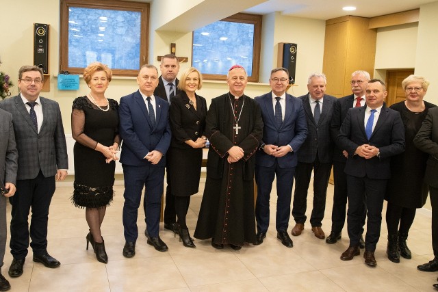 Spotkanie samorządowców z biskupem Janem Piotrowskim. Kto był? Zobaczcie na kolejnych zdjęciach.