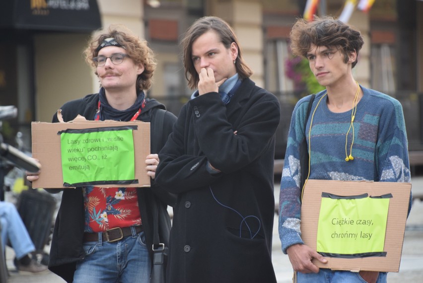 Przez ostatni tydzień na całym świecie tysiące ludzi...