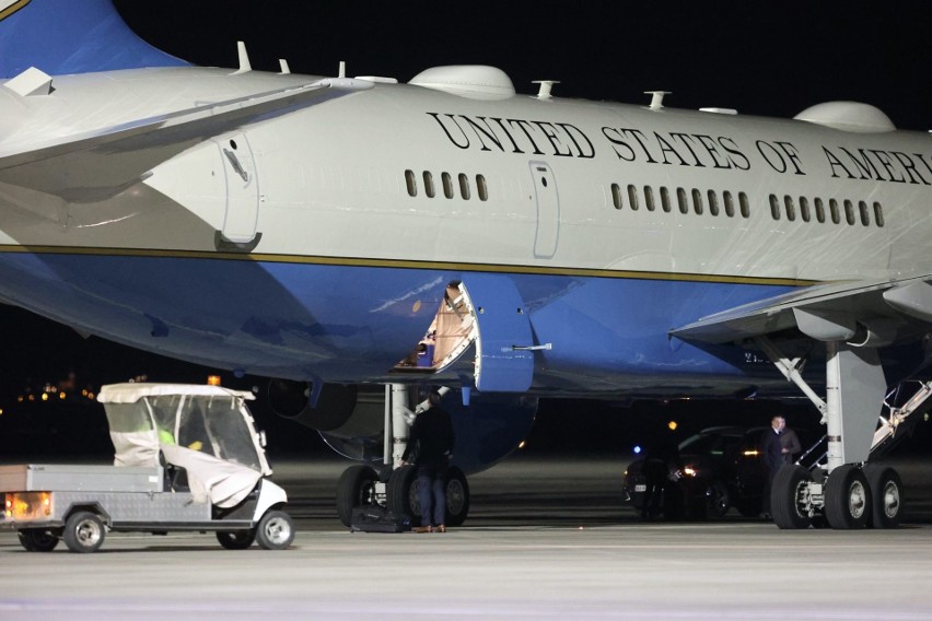 Na lotnisku w Jasionce na prezydenta Bidena czeka już Boeing 757 [ZDJĘCIA]