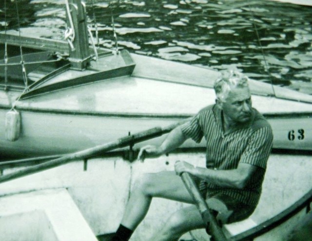 Doktor Hirsch kochał żeglarstwo. Tu podczas jednego z wypadów nad wodę, lata siedemdziesiąte.