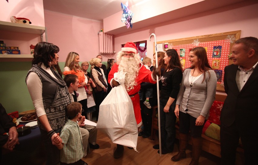 Mikołaj z Laponii odwiedził podopiecznych Fundacji Dom [ZDJĘCIA]