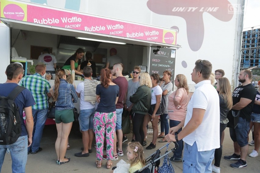 Pyszne jedzenie z różnych stron świata. Festiwal food trucków na Łasztowni [WIDEO] 