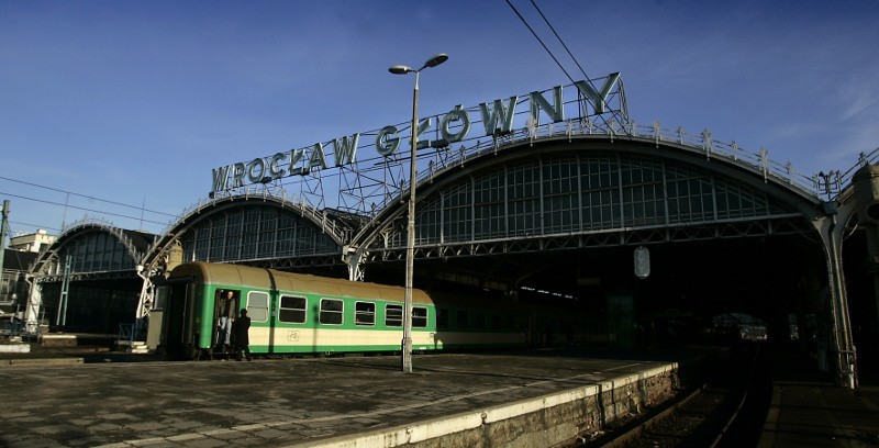 Wrocław: Na Dworcu Głównym kobieta wpadła pod pociąg