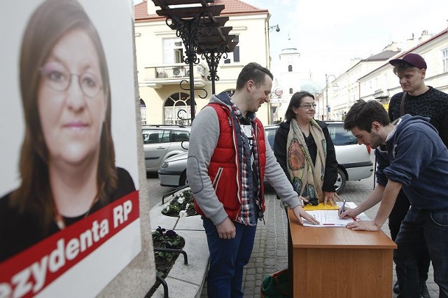 Przez godzinę uzbierałam 48 podpisów. Zabrakło mi&#8230; 99 952