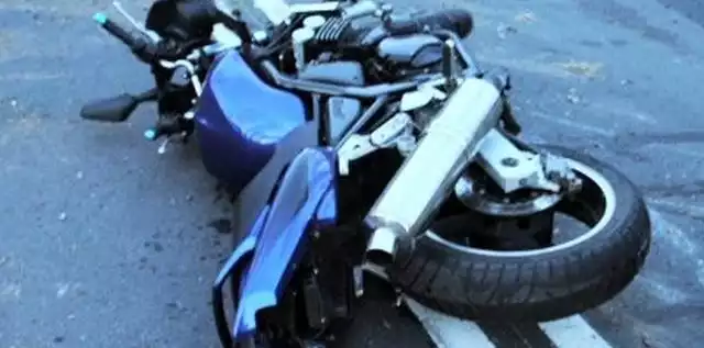Do wypadku doszło w sobotę. 17-letni szczecinianin nie zapanował nad motocyklem i uderzył w barierki.