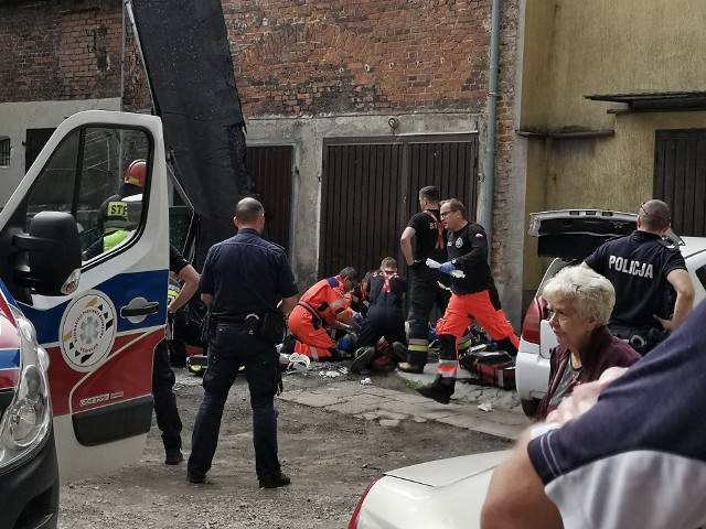 Tragedia w Gliwicach, dach zawalił się pod robotnikami. Jeden zginął na miejscu.