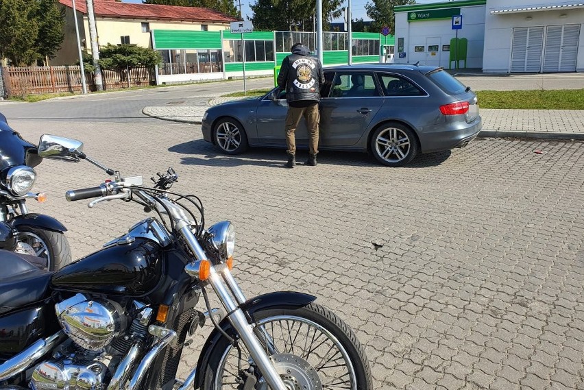 Policjanci z bydgoskiej „drogówki” wraz z 10 motocyklistami...