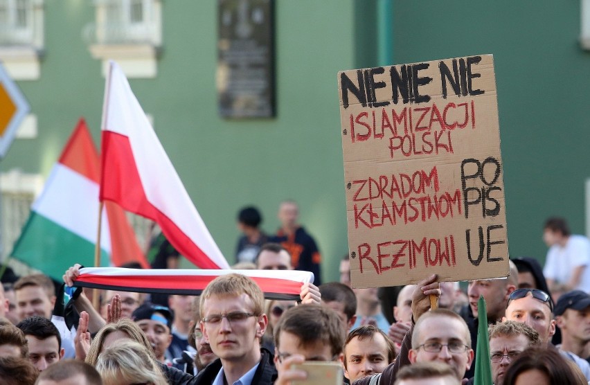 "Szczecin wolny od islamu". Protest przeciw imigrantom [wideo]