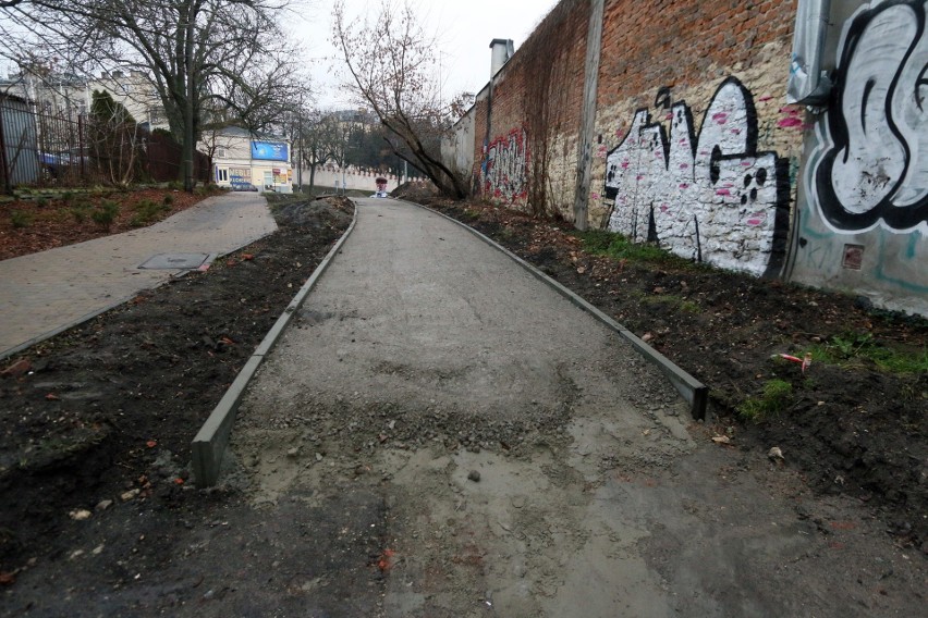 Droga dla rowerów połączy ul. Zamojską z Wesołą. Rozpoczęła się budowa. Zobacz zdjęcia