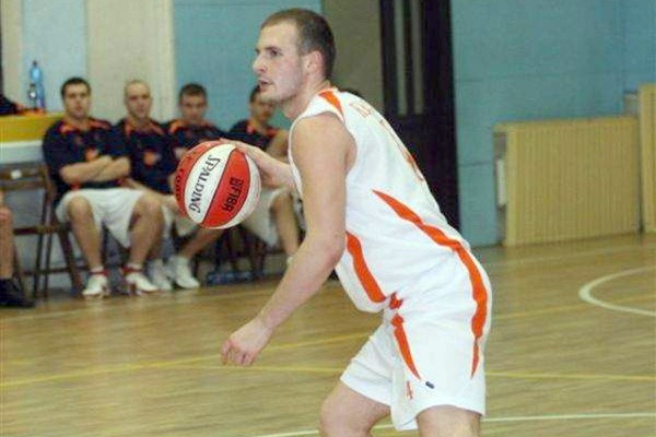 Paweł Bacik, rozgrywający UMKS, zdobył w meczu z MCKiS JBL Jaworzno 10 punktów. Miał też 5 zbiórek i 2 asysty.