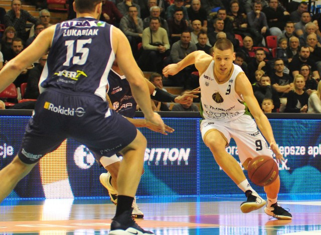 Koszykarze Miasta Szkła Krosno w swoim pierwszym tegorocznym meczu Tauron Basket Ligi doznali na własnym parkiecie porażki z MKS Dąbrowa Górnicza 86:97 (20:27, 19:22, 21:29, 26:19) ---> RELACJA Z MECZUTrenerzy Mariusz Niedbalski i Paweł Krefft powiedzieli po meczu: