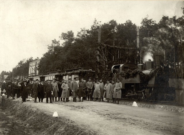 18 kwietnia 1916 r. po nowej trasie ruszyły tramwaje z Rudy Pabianickiej przez Gadkę Starą, Rzgów do Tuszyna. 
