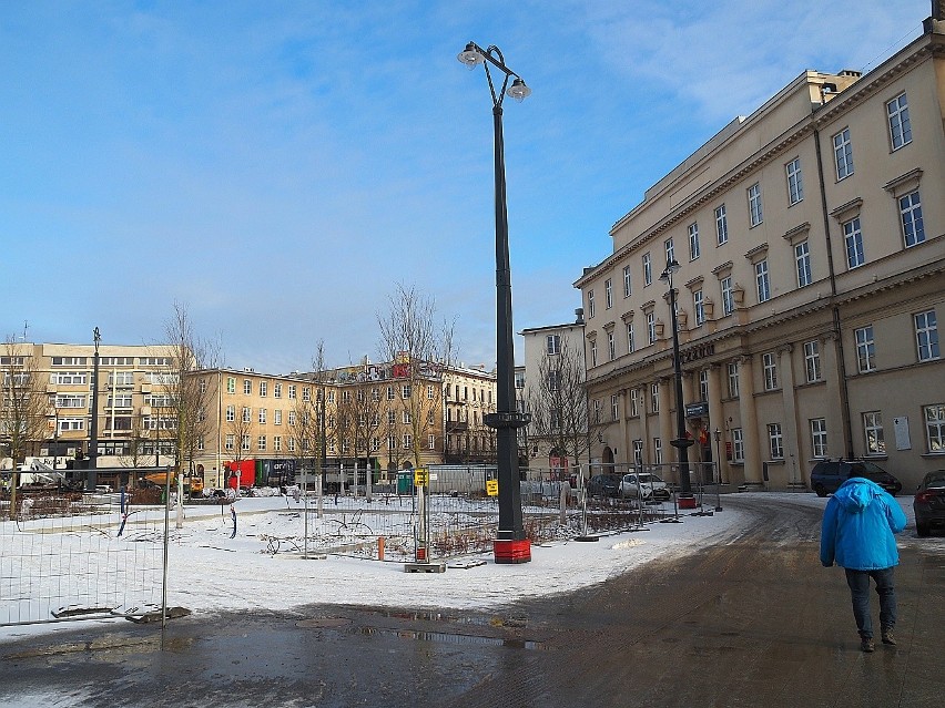 Plac Wolności w Łodzi jest krzywy? Chodniki nie prowadzą do pomnika Kościuszki! Dyskusja architektów o projekcie placu