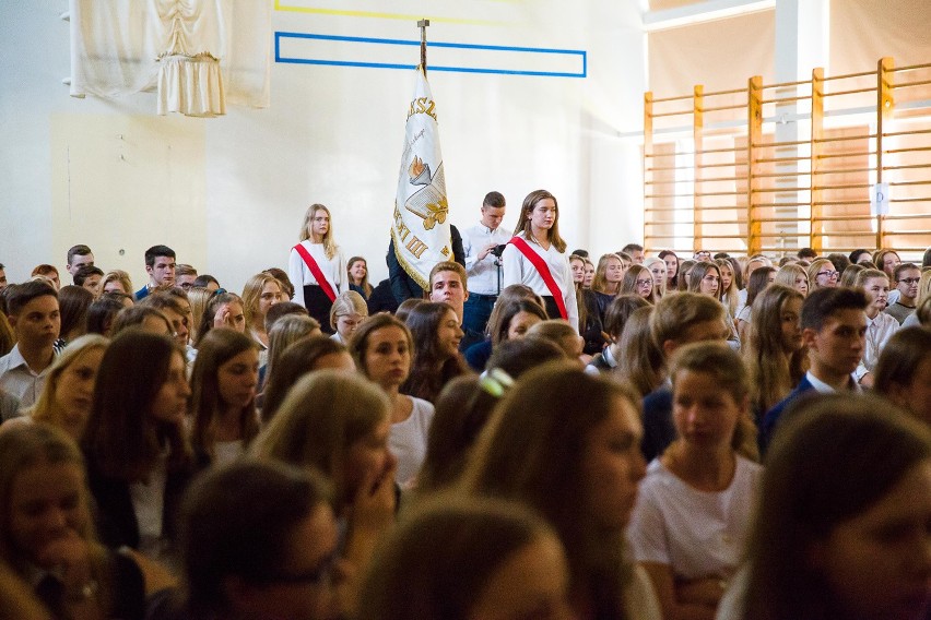 W całej Polsce uczniowie rozpoczęli dzisiaj nowy rok...