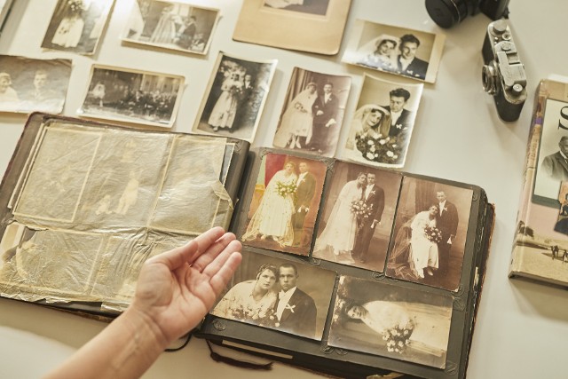 W Fundacji Fotografistka w Bydgoszczy w ramach projektu „Archiwum Pięknej Miłości” Katarzyna Gębarowska w lipcu poprowadziła warsztaty dla młodzieży, przybliżając m.in., czym jest stara fotografia, klisza, polaroid czy jak skanować zdjęcia