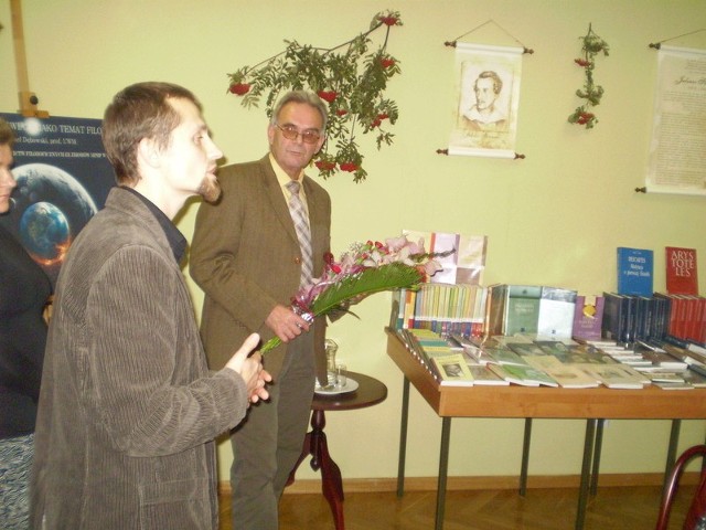 Dyrektor biblioteki Marek Taczyński (od lewej)