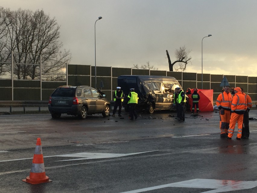 Tragiczny wypadek na A4 w Zabrzu: Zgnał pasażer samochodu,...