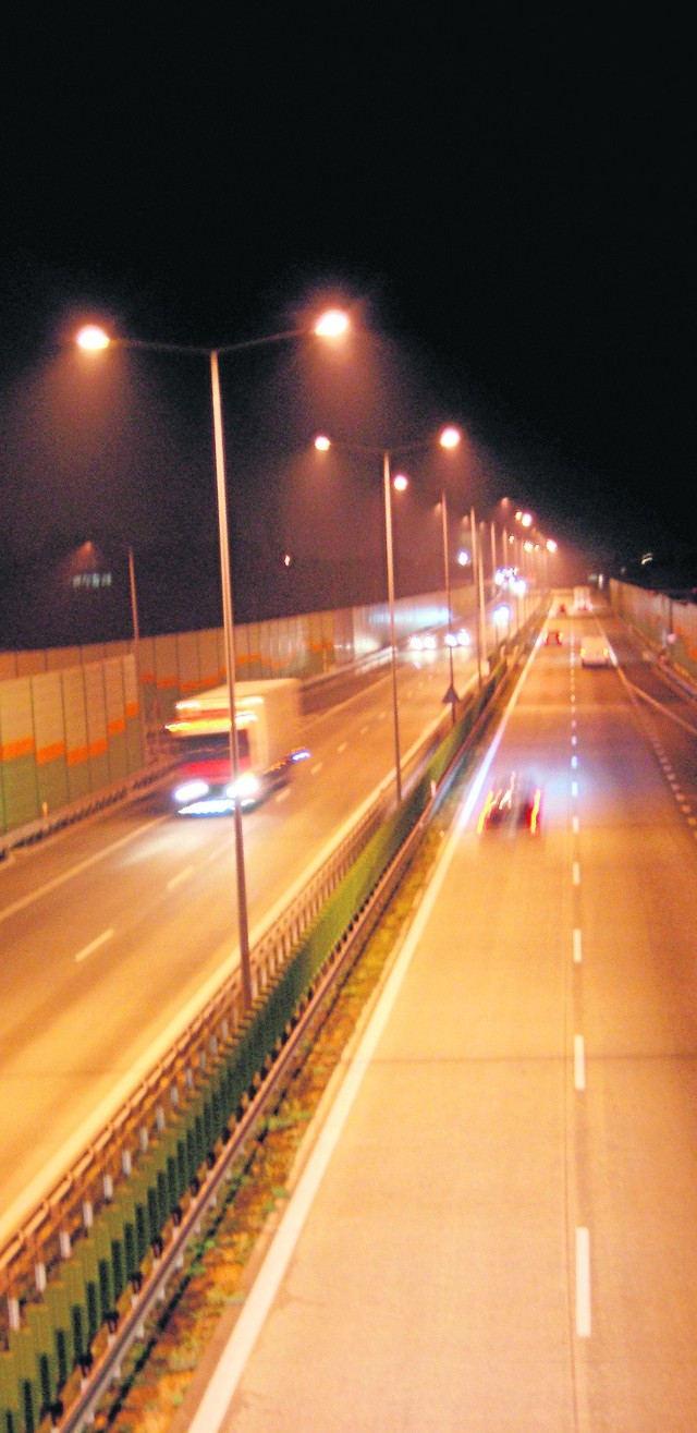 Samorządy liczą na nowelizację ustawy, która przerzuci koszty oświetlenia węzłów na zarządcę drogi
