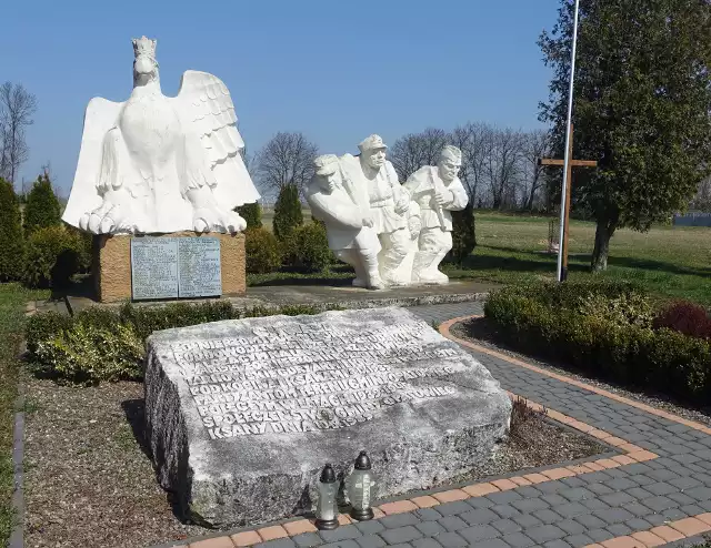 Pomnik Legionisty, Żołnierza Września 1939 i Partyzanta 1939-1945 w Ksanach w gminie Opatowiec. Tutaj odbędą się uroczystości upamiętniające 84. rocznicę wybuchu II wojny światowej