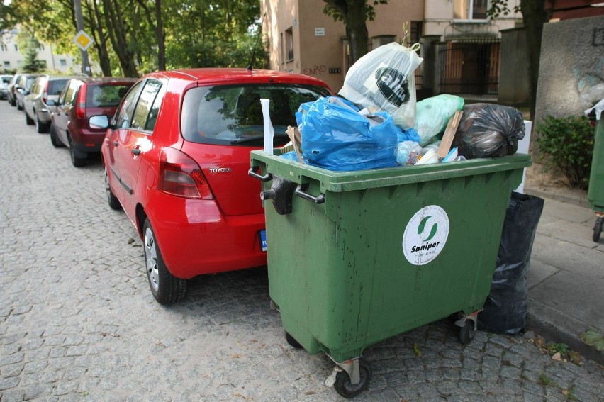 Według radnych KO i SLD "śmieci drożeją w całej Polsce przez...
