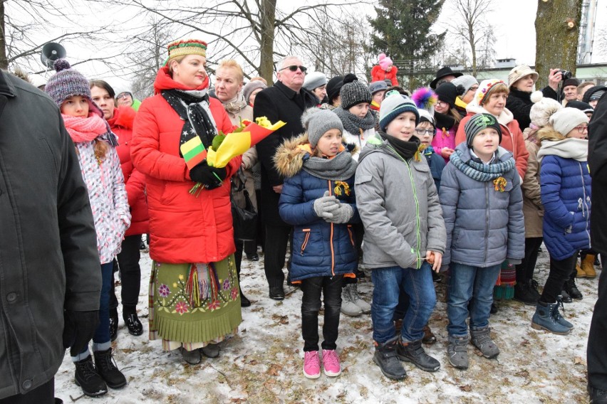 Puńsk: 100 lat odzyskania niepodległości przez Litwę. Rzeźba i ogniska z okazji stulecia (zdjęcia)