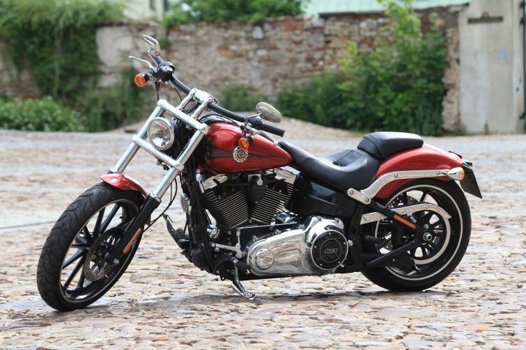 Testujemy: Harley-Davidson Breakout - Brudny Harry (foto,...