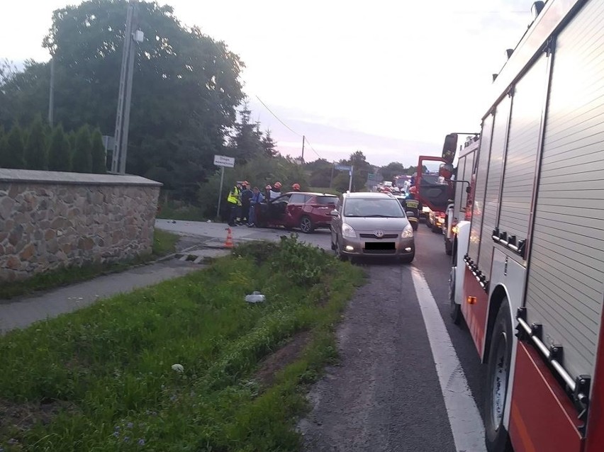 Wypadek na DK94 w Wielkiej Wsi. Dwie osoby ciężko ranne