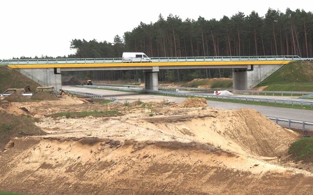 Otwarte dla ruchu lokalnego zostały wiadukt w ciągu Drogi Wojewódzkiej nr 167 na węźle Zegrze oraz dwa wiadukty w ciągu dróg gminnych w rejonie miejscowości Strzekęcino