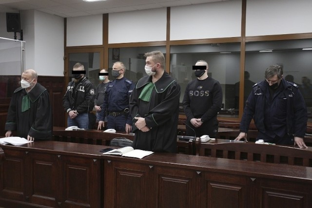 Ogłoszenie wyroku w Sądzie Okręgowym w Słupsku w marcu 2022 r. i aresztowanie Artura W., który teraz jest świadkiem, w Sądzie Rejonowym w Słupsku w lipcu 2019 r.
