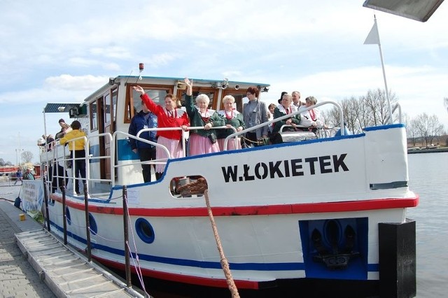 W rejs wypływał "Władysław Łokietek&#8221;, statek Zespołu Szkół Żeglugi Śródlądowej w Nakle. Na wycieczkę wybrały się m.in. śpiewaczki z zespołu "Pałuki&#8221; w Kcyni.