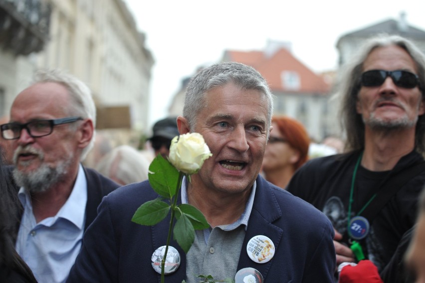 Kontrmanifestacja podczas obchodów 87. miesięcznicy...