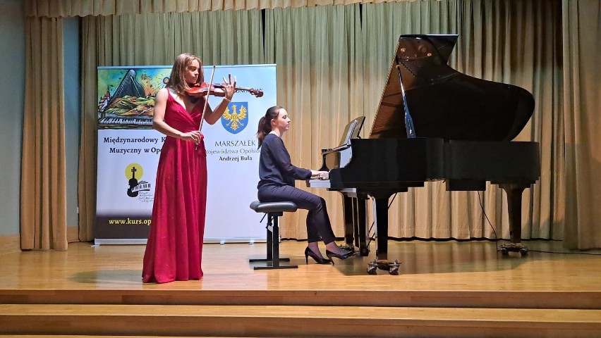 Koncert w auli szkoły muzycznej I stopnia w Oleśnie.