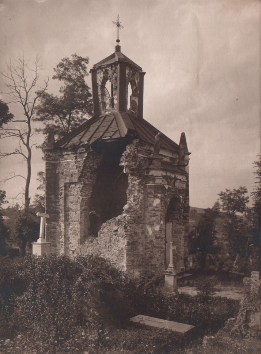 Fundamenty kaplicy Płockich to kamienie z kościółka świętego Mikołaja