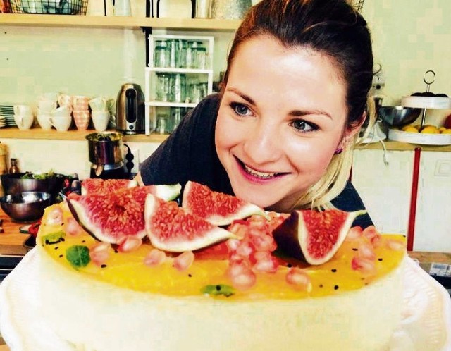 Karina Zuchora piecze także świetne torty. Wykorzystuje, między innymi, owoce. Na jej talencie kulinarnym poznały się najpierw koleżanki Kariny ze studiów.