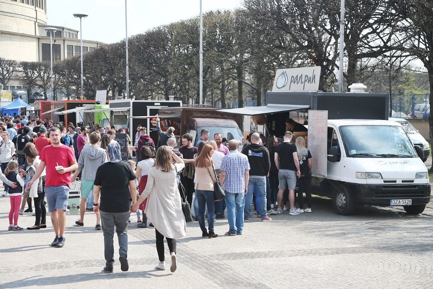 Festiwal food trucków przy Hali Ludowej (ZDJĘCIA)