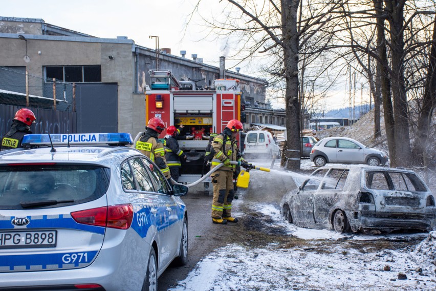 Zakopane: spłonął samochód na ulicy Chyców Potok [ZDJĘCIA]