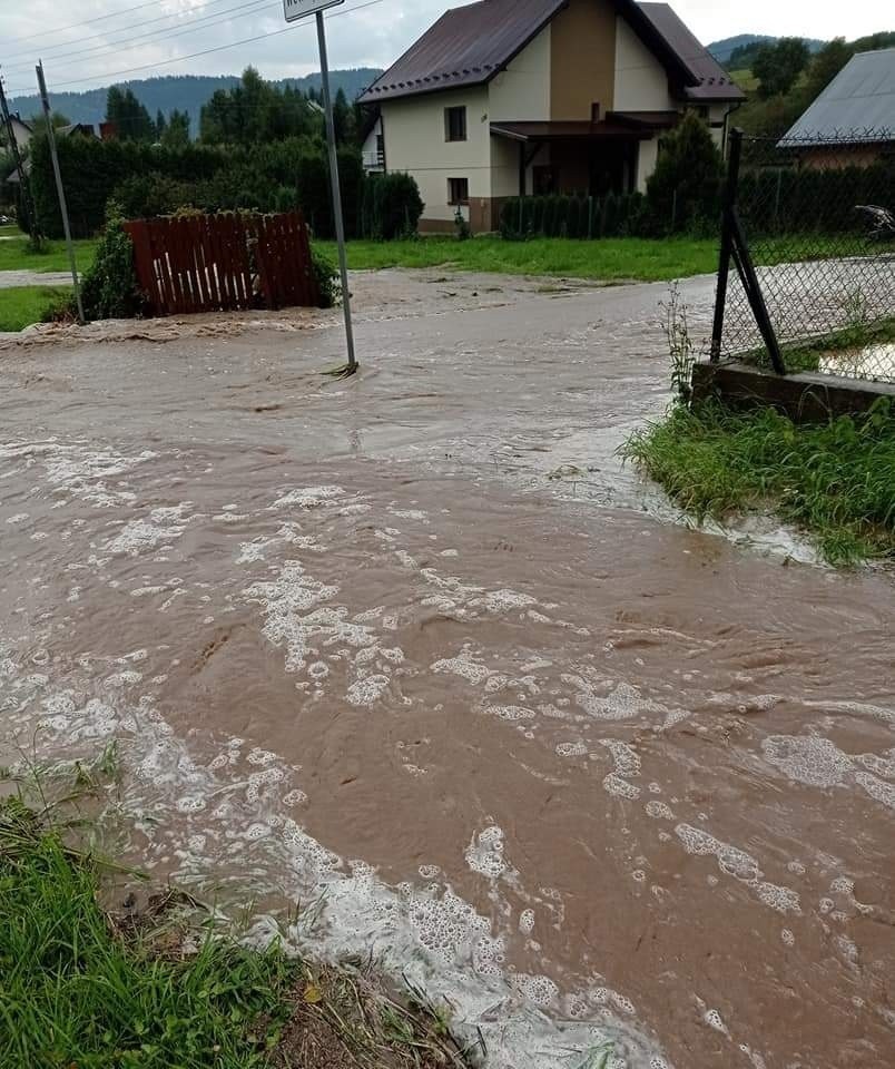 Watykan pod wodą! Wielka niedzielna ulewa w gminie Kamienica