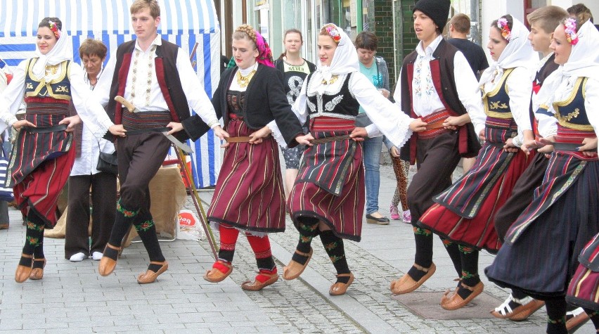 XVI Jarmark Jaszczurczy i Międzynarodowe Spotkania z Folklorem "Barwy Folkloru" w Chełmnie [zdjęcia]