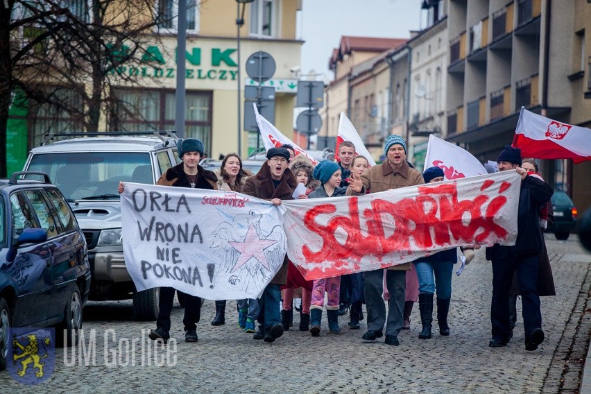 39.rocznica stanu wojennego. Patrole MO, ZOMO i wojska tłumiące manifestacje Solidarności. Tak było. Gorliczanie pokazali historię