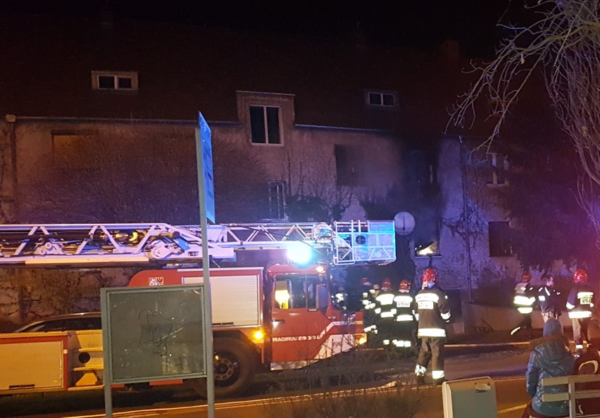 Tragiczny pożar na Sępolnie. Kobieta nie żyje, dwie osoby ranne