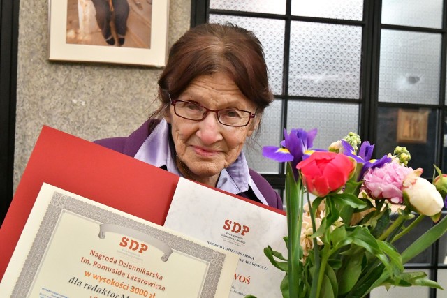Maria Woś, redaktor Radia Wrocław odebrała Nagrodę Dziennikarską im. Romualda Lazarowicza.