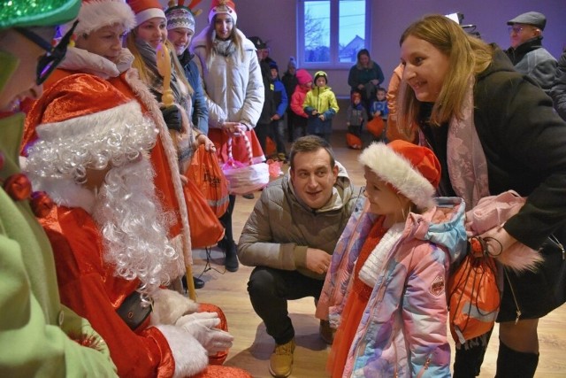 Kijska Laponia 2022. Święty Mikołaj odwiedził każdą miejscowość w gminie Kije.