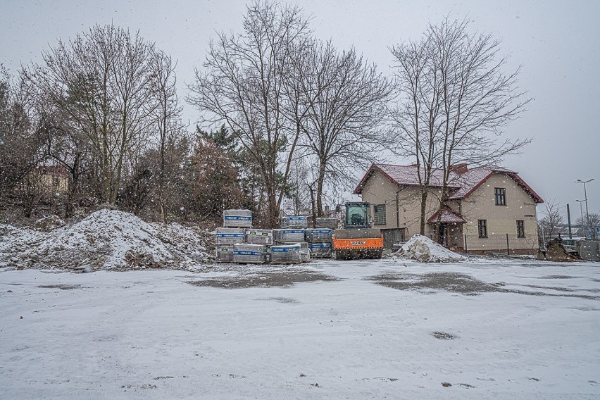 Nowy Sącz. Trwa budowa nowych miejsc parkingowych przy sądeckim szpitalu [ZDJĘCIA]