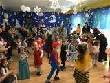 Przedszkolaki z Bukowy bawiły się na balu karnawałowym w stylu "Krainy Lodu" (ZDJĘCIA)